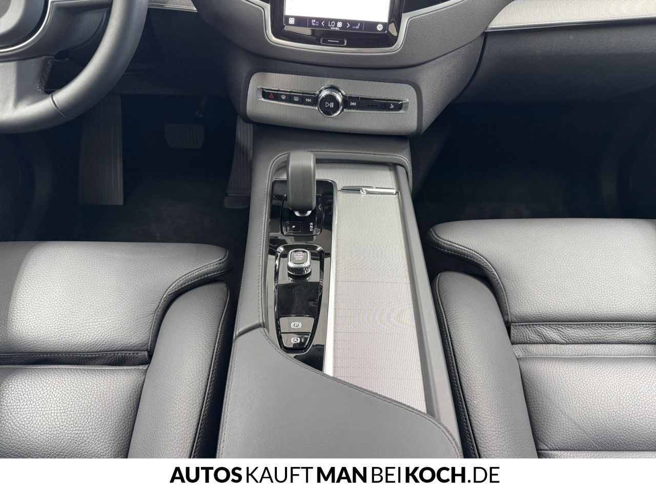 Volvo XC90 T8 Plug-In AWD Plus Dark - Samsaru's Car Outlet