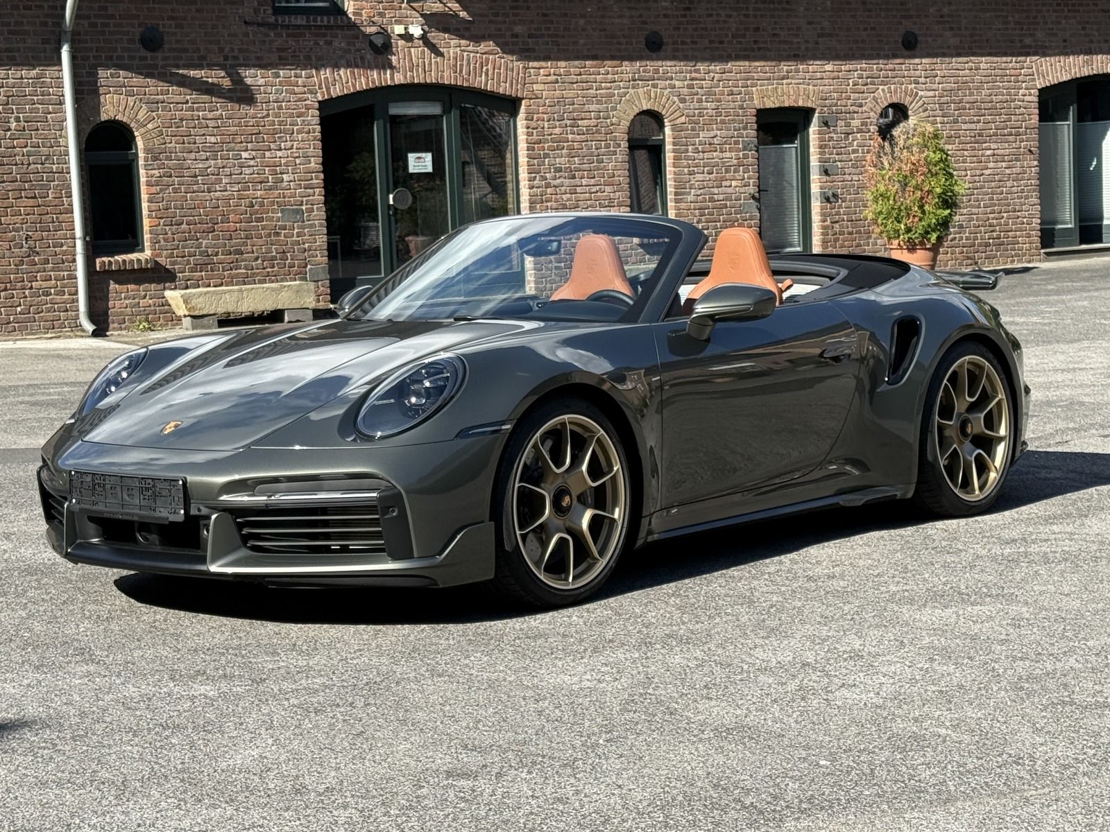Porsche 992 911  Turbo S Cabriolet HERITAGE DESIGN*SPORT