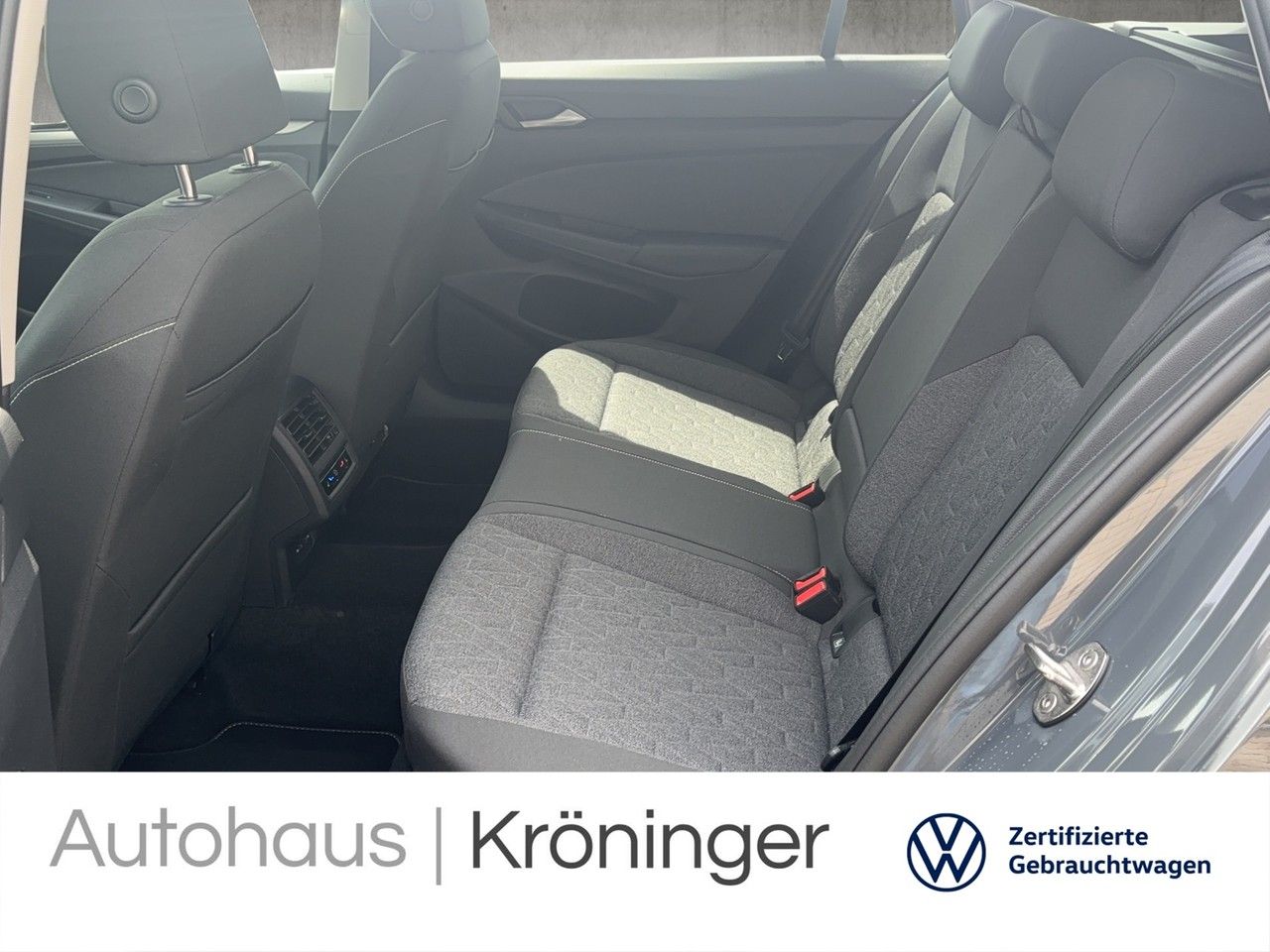 Volkswagen Golf VIII Variant MOVE 1.0 eTSI DSG - Samsaru's Car Outlet