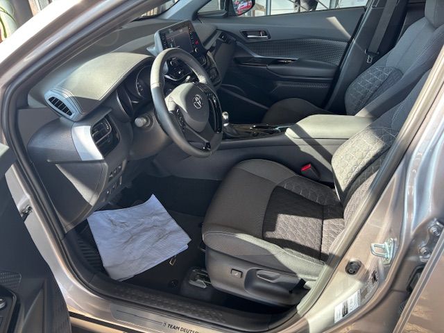 Toyota C-HR 2.0 Hybrid - Samsaru's Car Outlet