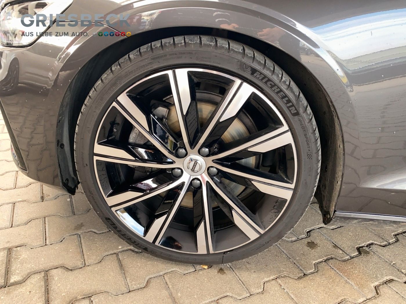 Volvo S60 B5 MHD Ultimate Dark AWD*ACC*HUD*20''