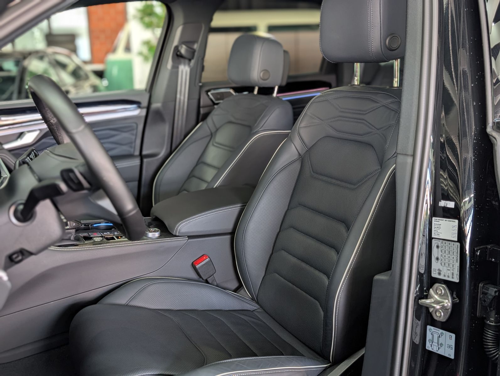 Volkswagen Touareg 3.0TDI 4M R-Line VOLL Black 22" UPE 114T
