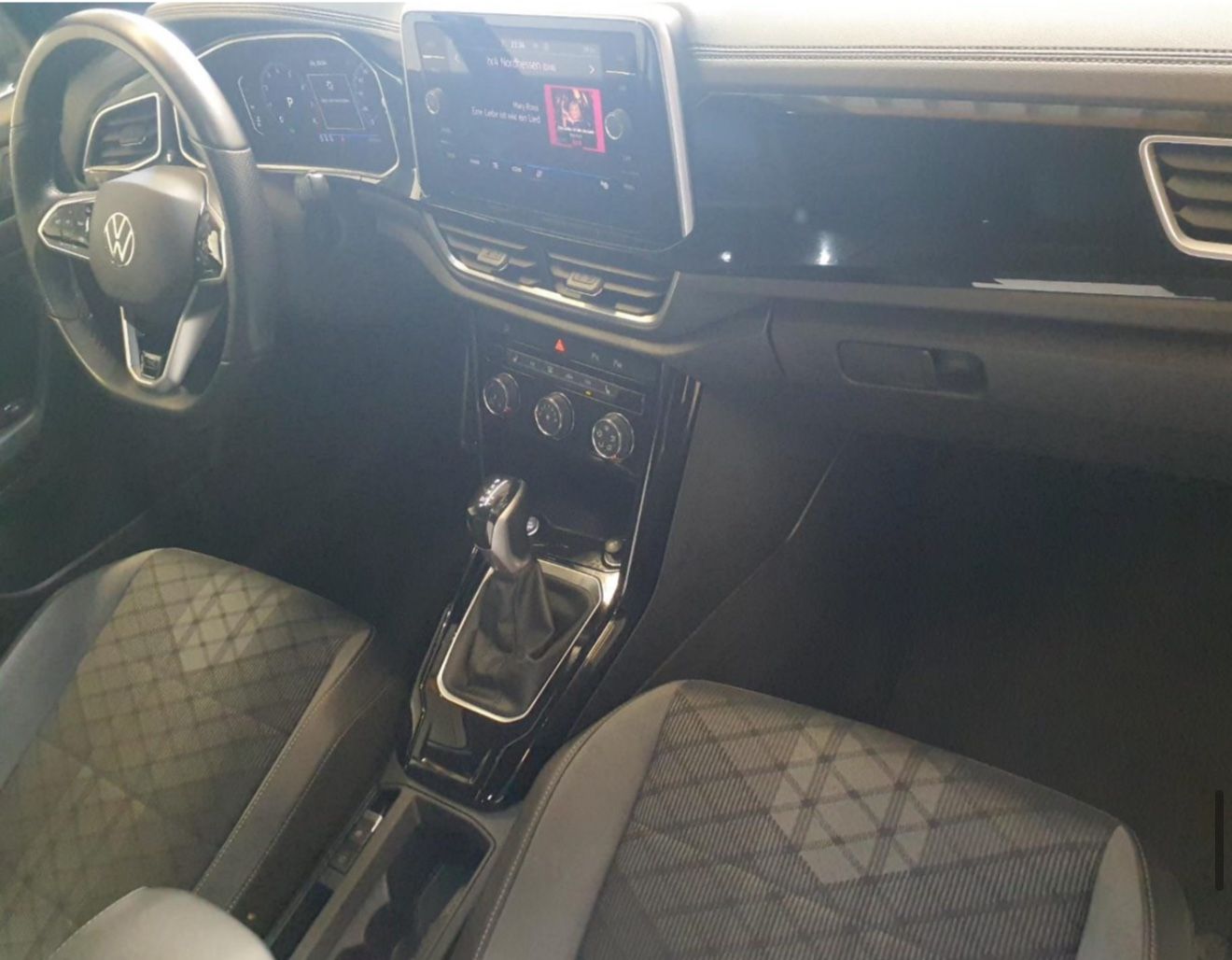 Volkswagen T-Roc R-Line 1.5 TSI DSG - Samsaru's Car Outlet