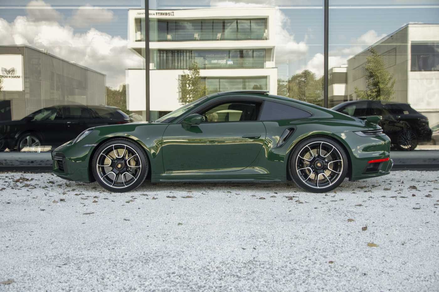 Porsche 992 TurboS Irishgreen Heritage SportDesign Lift