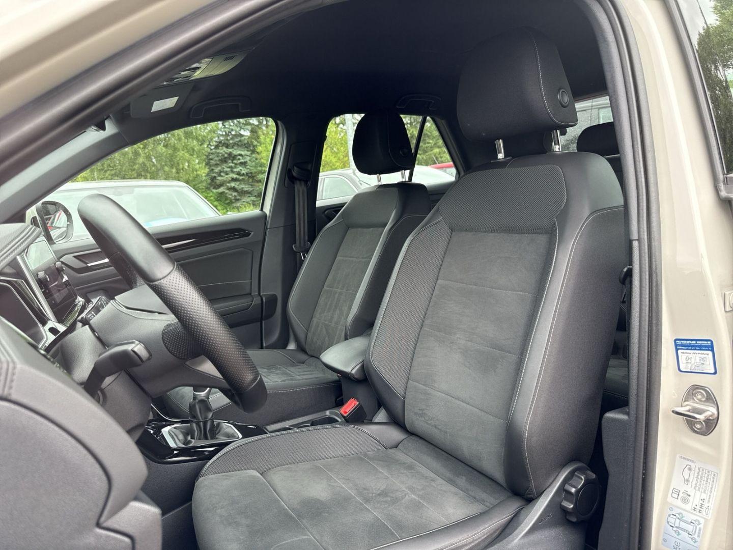 Volkswagen T-Roc 2.0 TDI R-Line - Samsaru's Car Outlet