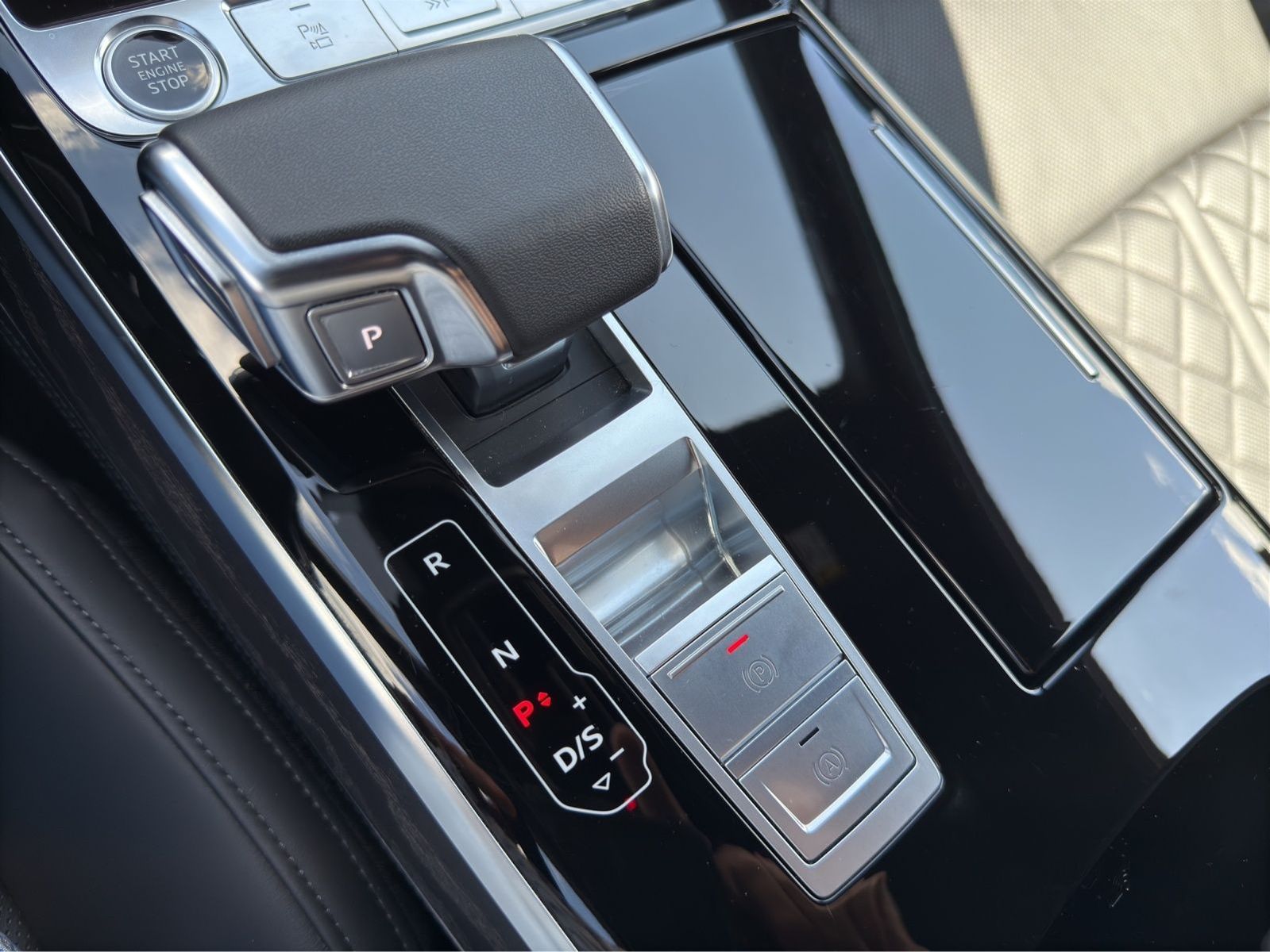 Audi A8 60 TFSIe Q LM20 - Samsaru's Car Outlet