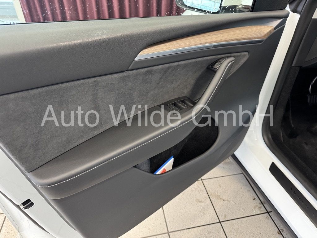 Tesla Model Y Basis RWD