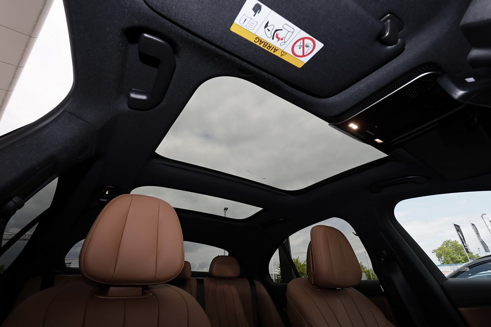 Mercedes-Benz E 220 d 4M AMG MBUX+360°+DIG-LED+Pano+AHK+Night