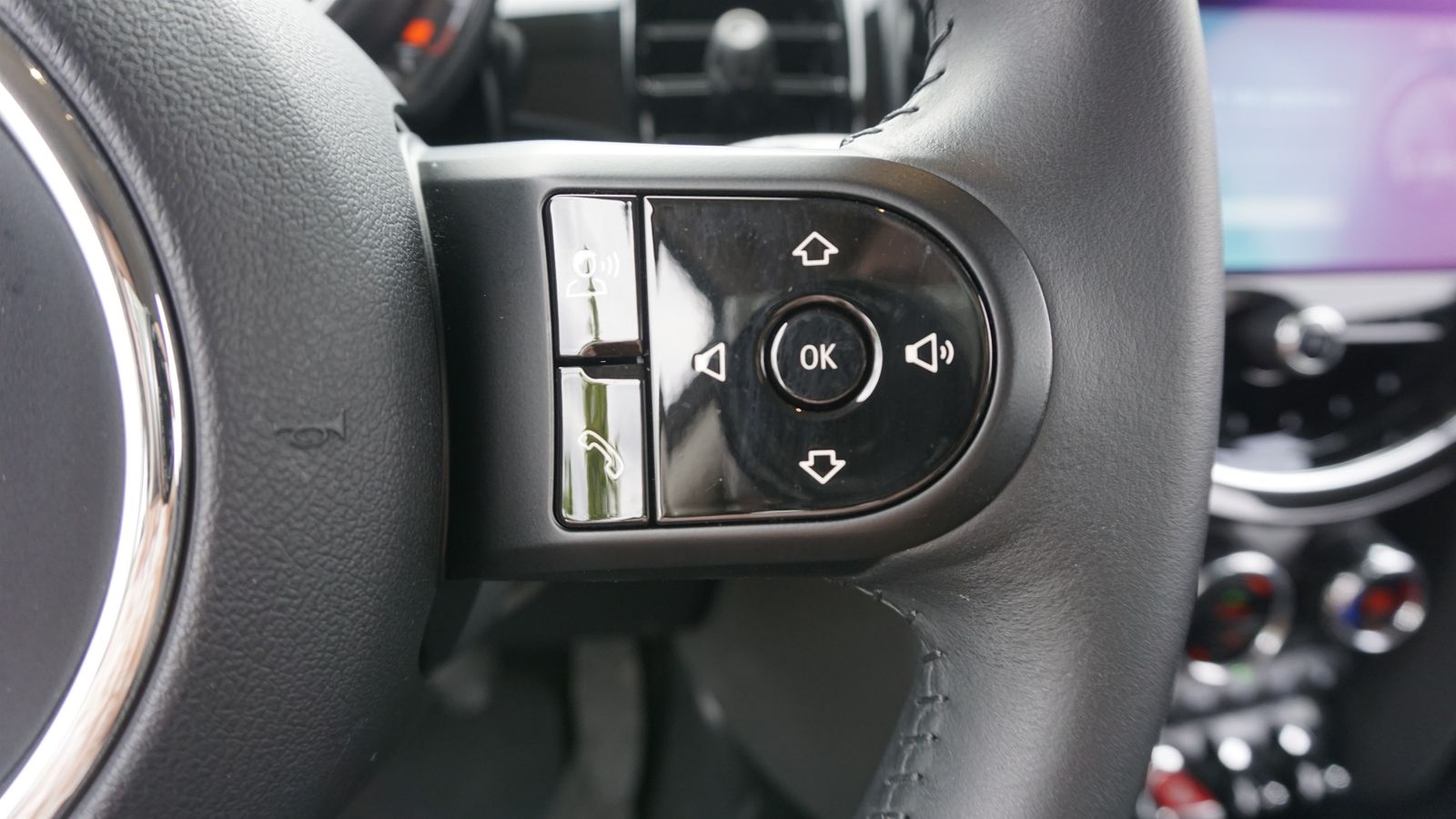MINI One Hatch - Samsaru's Car Outlet