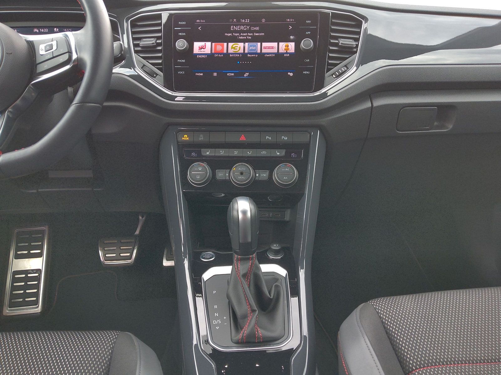 Volkswagen T-ROC R line - Samsaru's Car Outlet