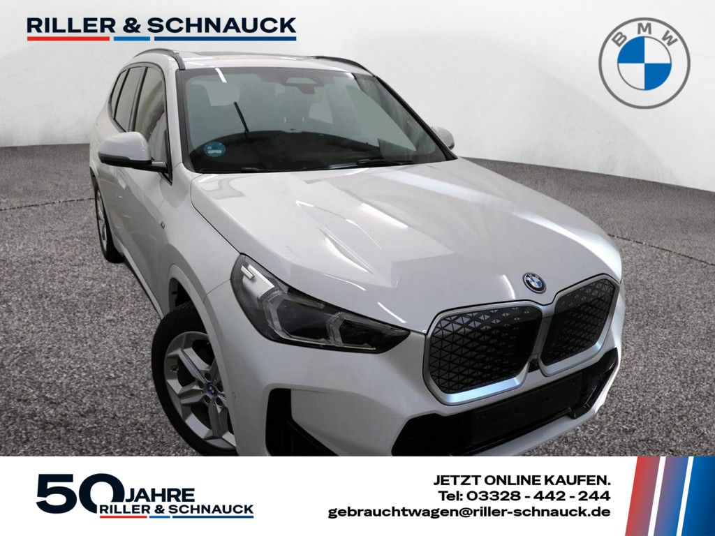 BMW iX1 xDrive30 M Sport PANO+AHK+360°KAM+HUD+ACC