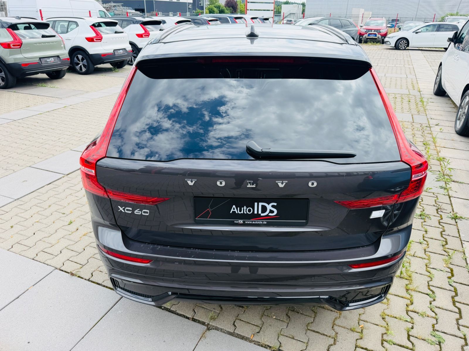 Volvo XC60 T8 Ultimate Dark Recharge HEICO V-Max offen