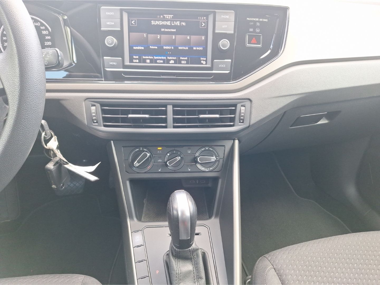 Volkswagen Polo VI 1.0 TSI Comfortline - Samsaru's Car Outlet
