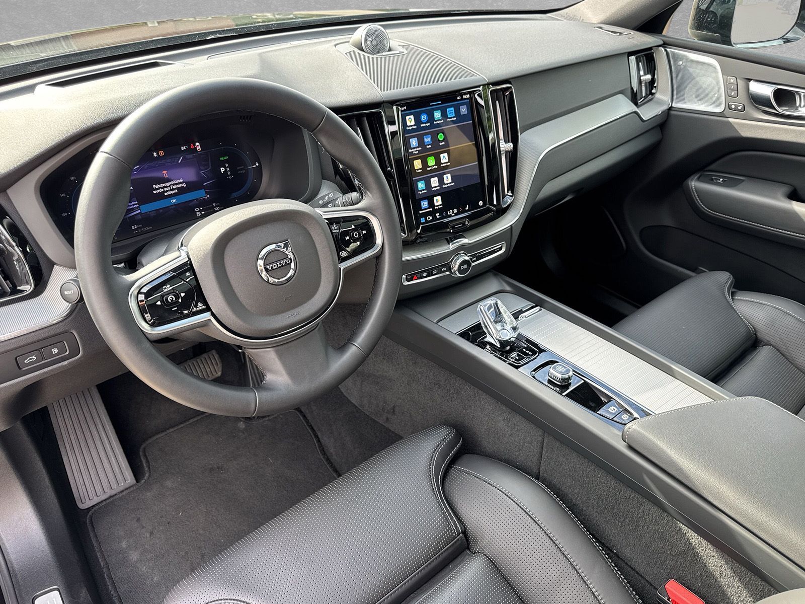 Volvo XC60 Black Edition Plus, T6 AWD Plug-in+ AHK