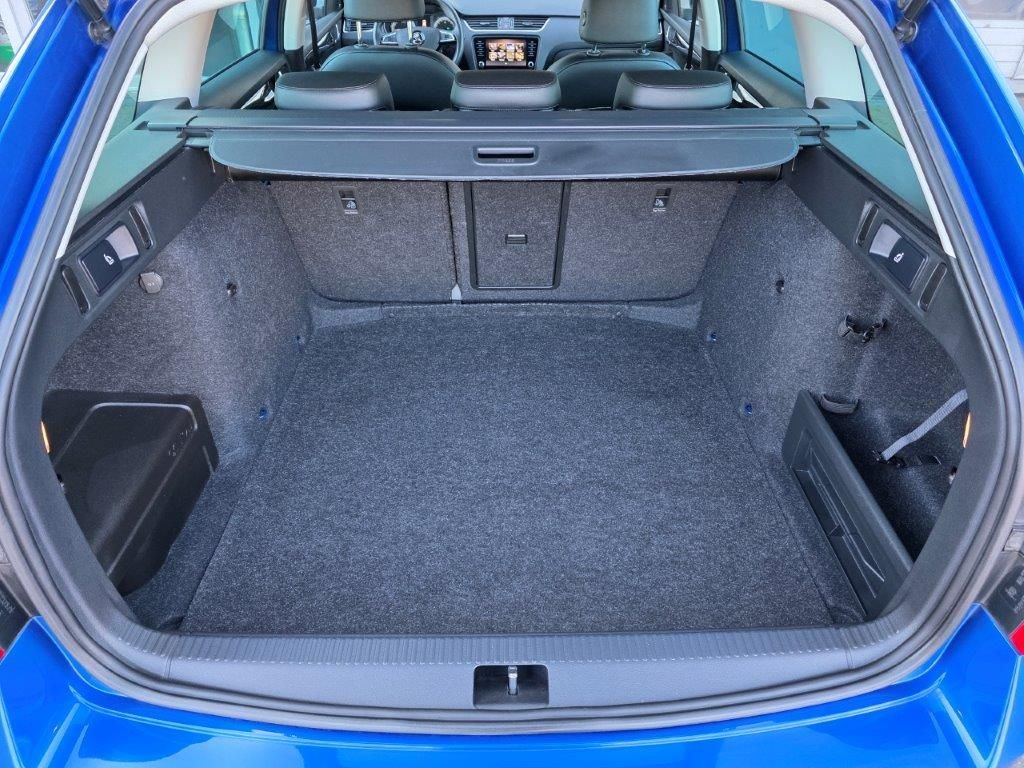 Skoda Octavia Combi 2.0 TDI DSG Style - Samsaru's Car Outlet