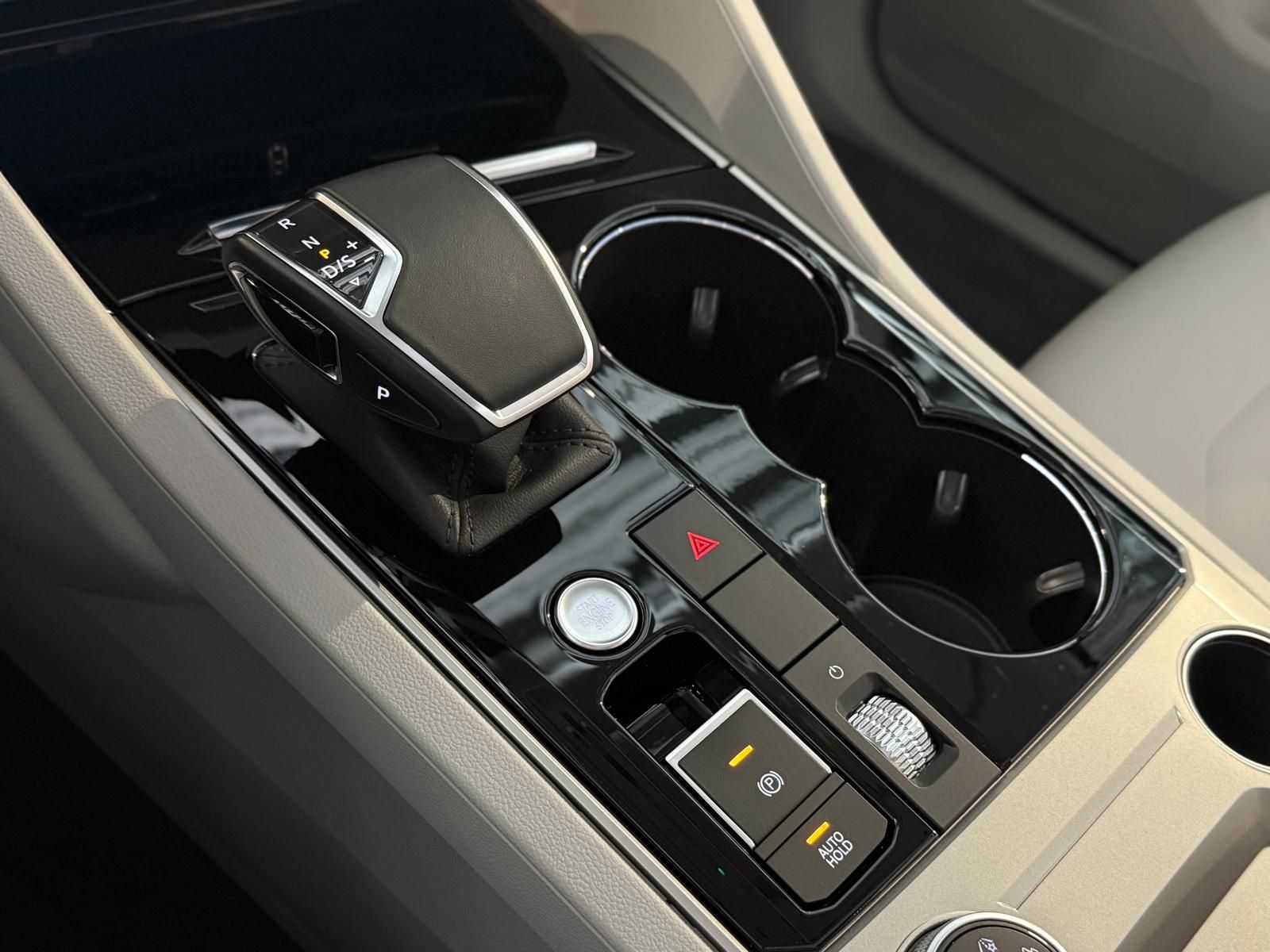 Volkswagen Touareg Elegance 4Motion eHybrid - Samsaru's Car Outlet