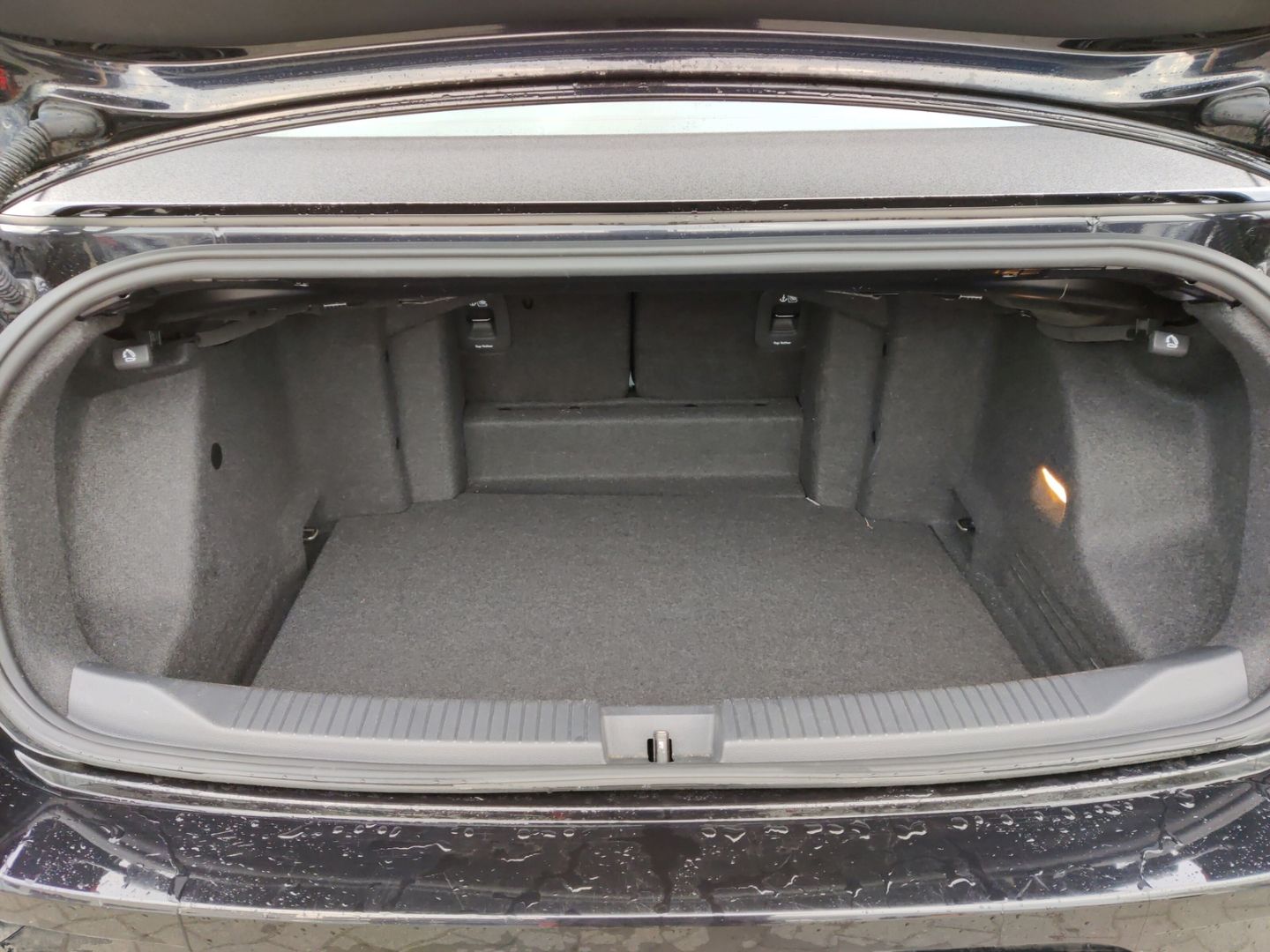 Volkswagen T-Roc R-Line - Samsaru's Car Outlet