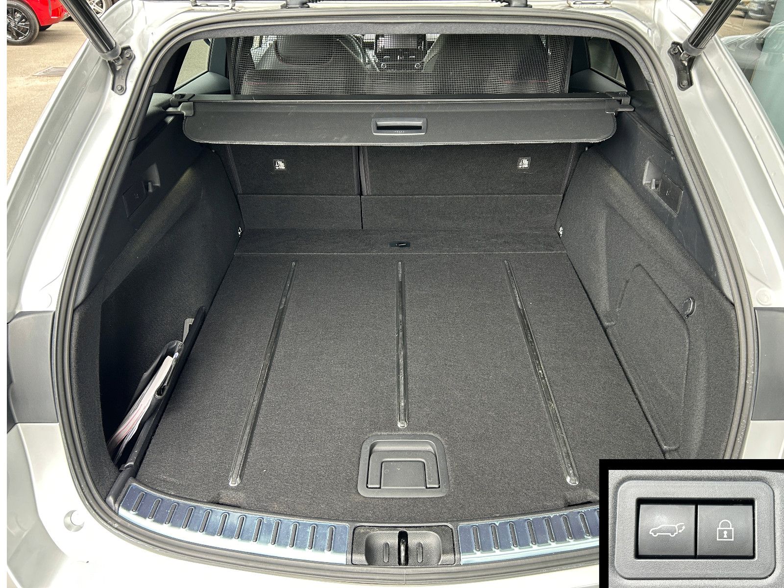 Toyota Corolla ST MHEV Lounge - Samsaru's Car Outlet