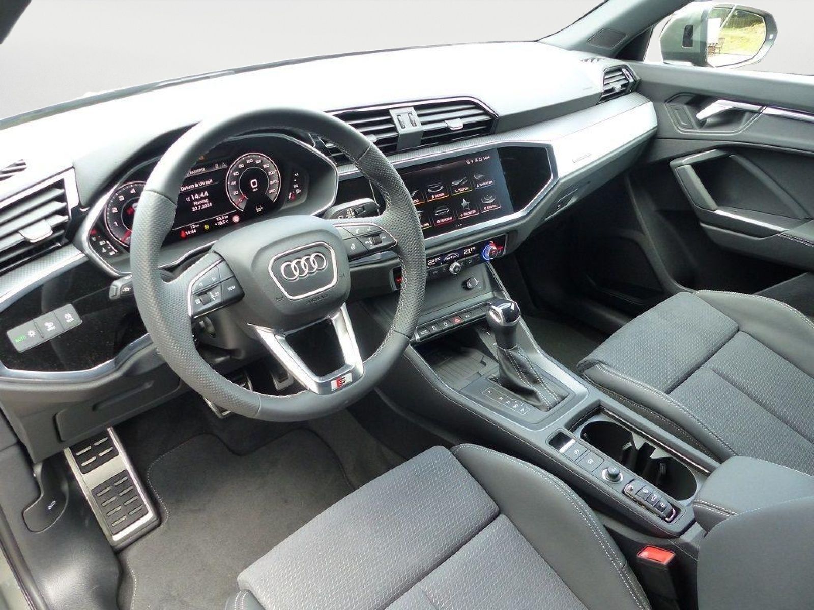 Audi Q3 Sportback 40 TFSI quattro S line - Samsaru's Car Outlet