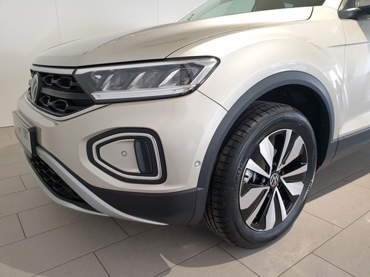 Volkswagen T-Roc 1.5 TSI Move DSG - Samsaru's Car Outlet