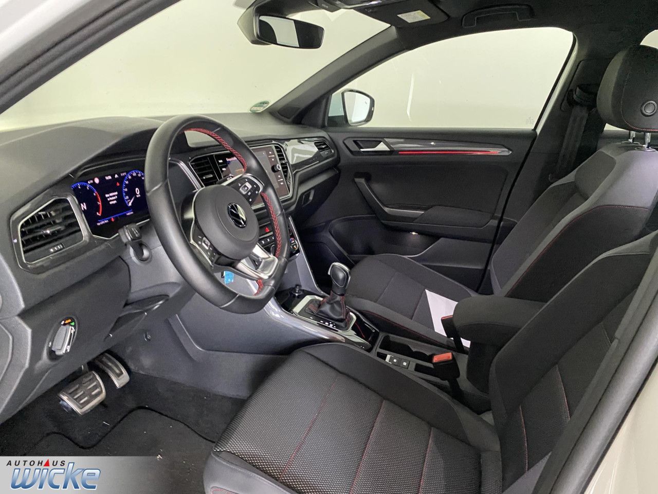 Volkswagen T-Roc 1.5 TSI DSG Sport - Samsaru's Car Outlet