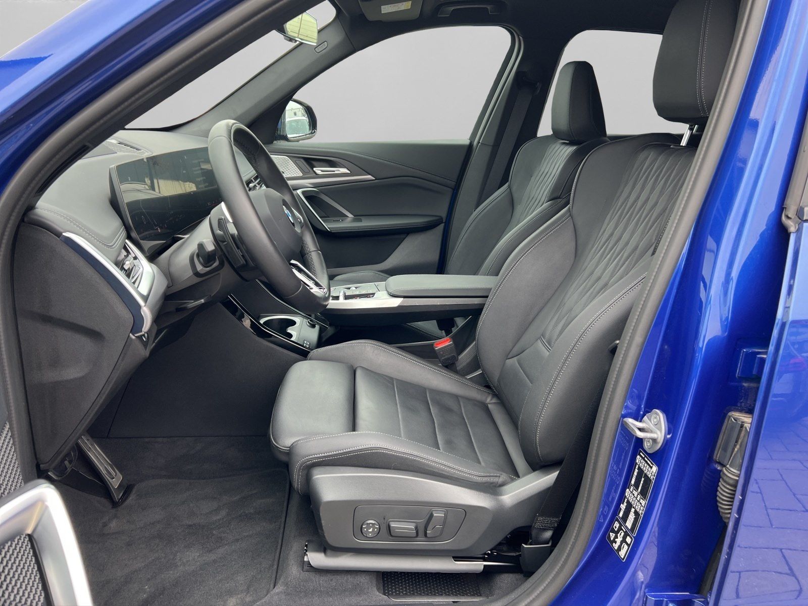 BMW X1 xDrive23i - Samsaru's Car Outlet