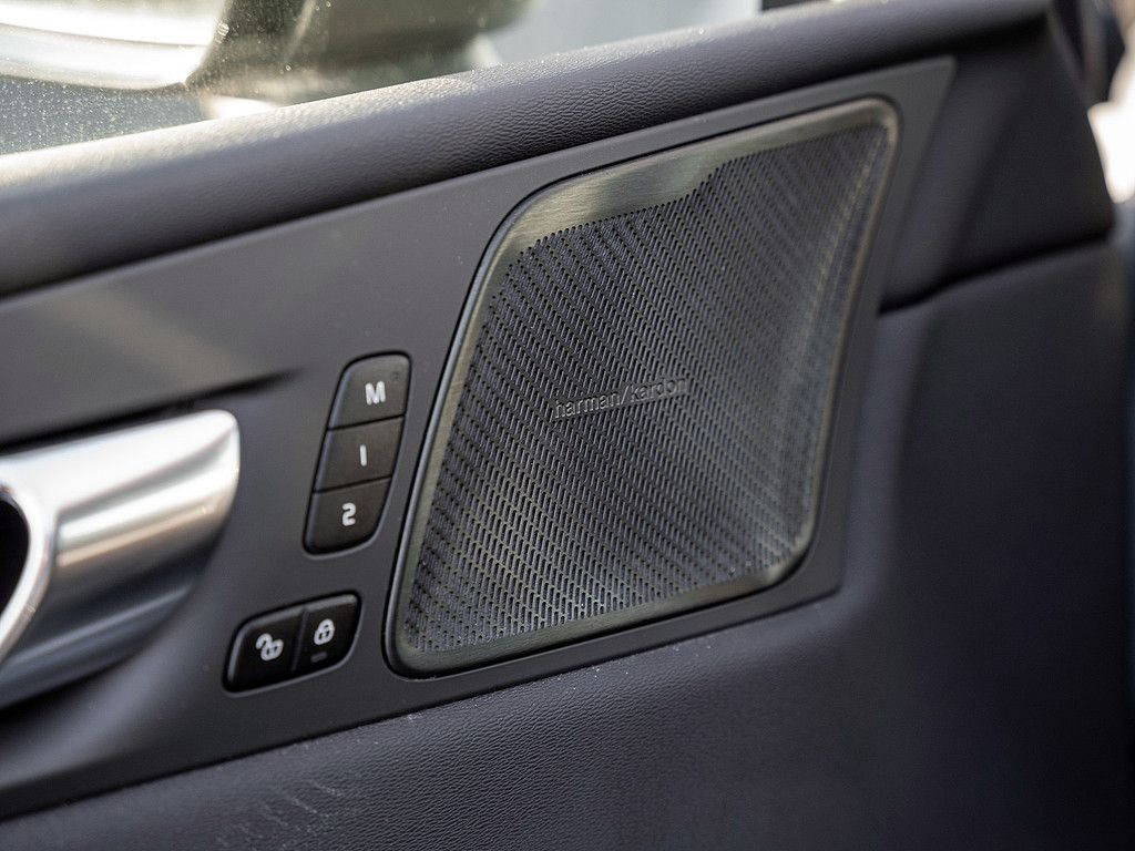 Volvo XC60 T8 R-Design Recharge Plug-In Hybrid AWD H/K