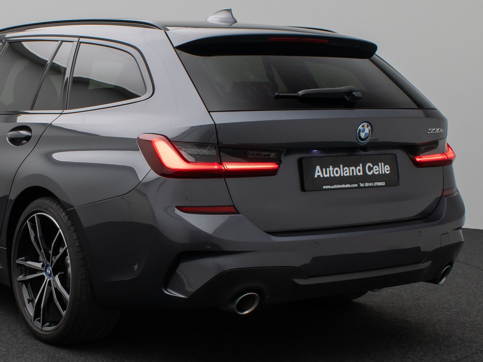 BMW 330e M Sport - Samsaru's Car Outlet