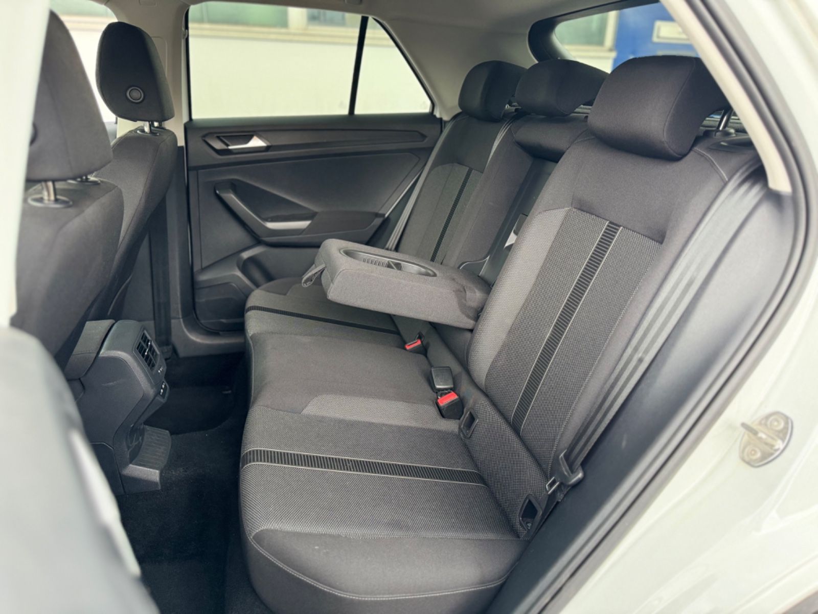 Volkswagen T-Roc Life - Samsaru's Car Outlet