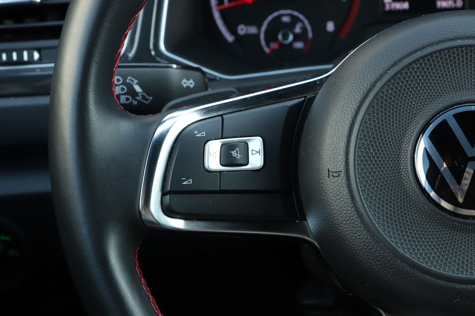 Volkswagen T-Roc 2.0 TSI Sport 4Motion - Samsaru's Car Outlet