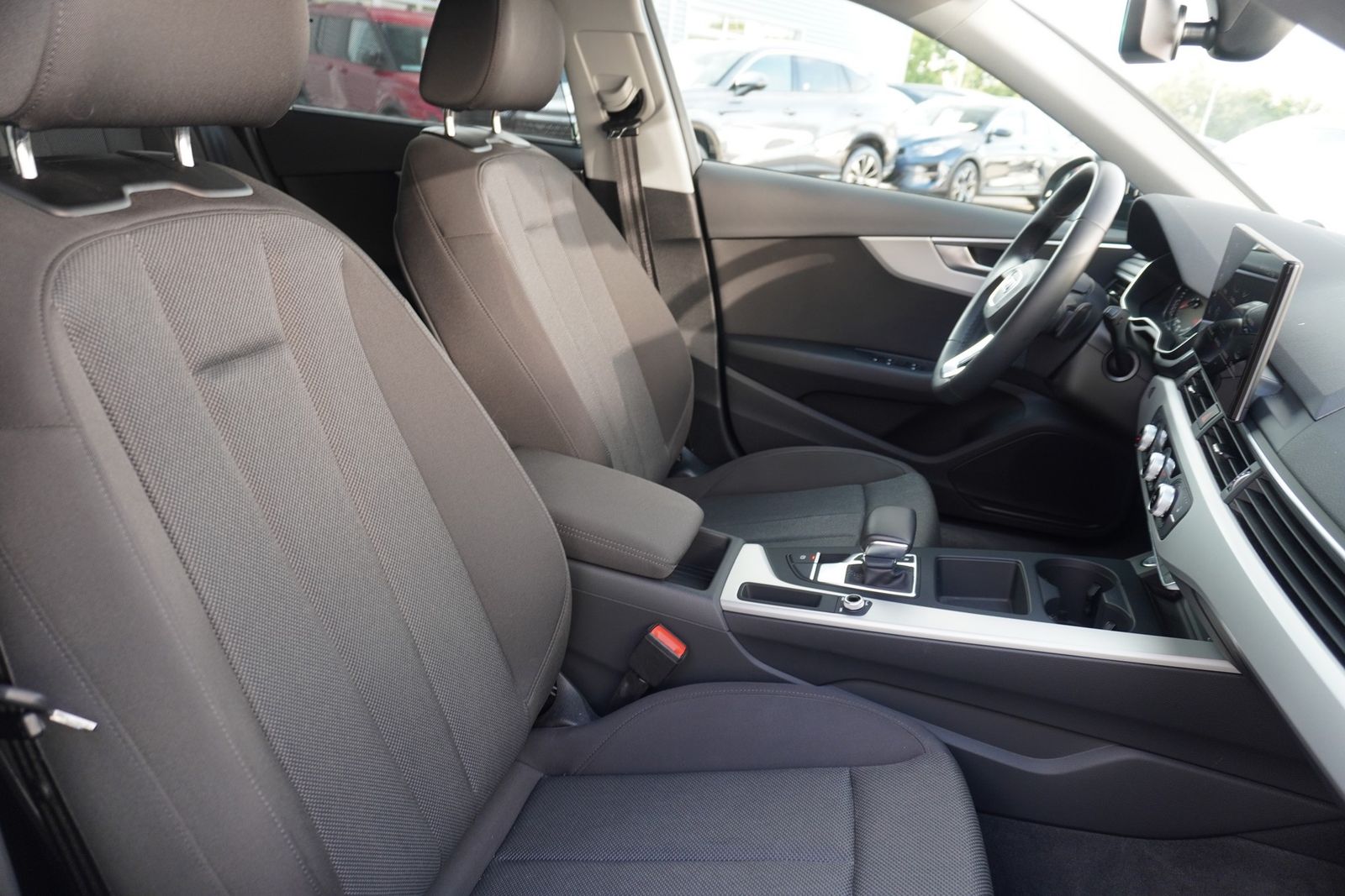 Audi A4 35 2.0 TDI Avant - Samsaru's Car Outlet