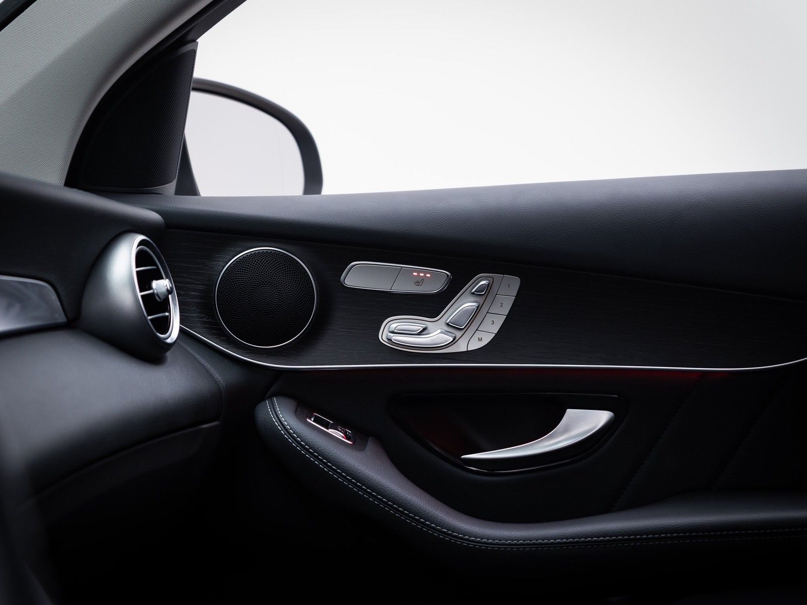 Mercedes-Benz GLC 300 e 4Matic /AMG-LINE/LED/HEAD-UP/360°KAM/