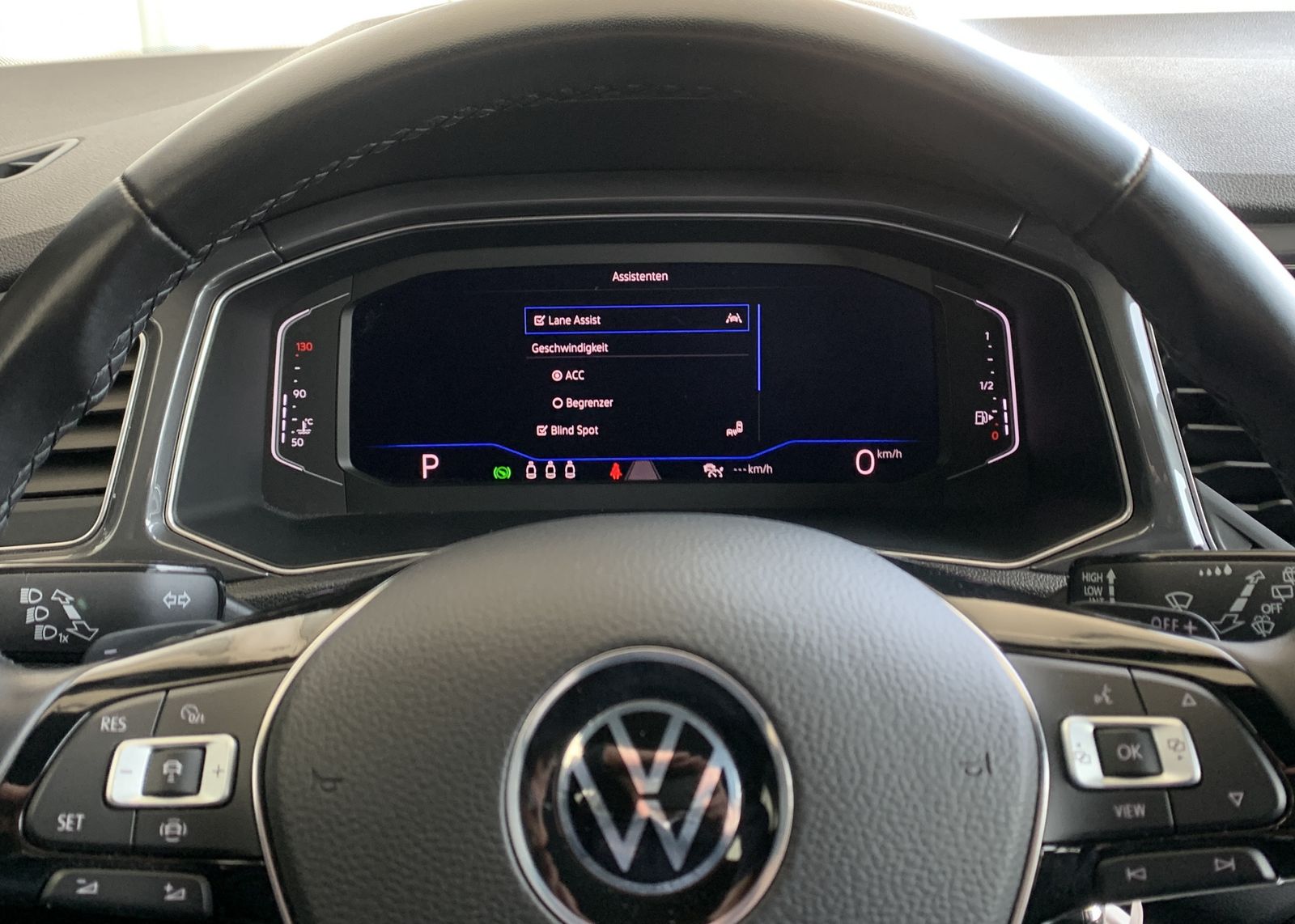 Volkswagen T-Roc 1.5 TSI Sport - Samsaru's Car Outlet