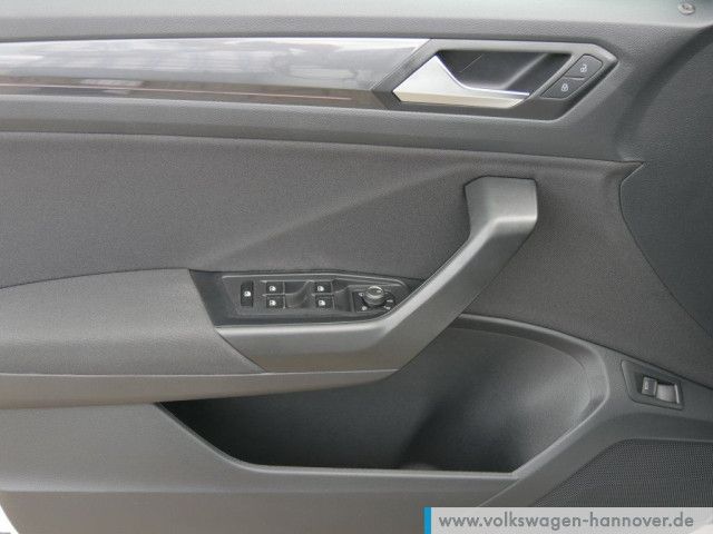 Volkswagen T-Roc 2.0 TSI DSG Sport - Samsaru's Car Outlet