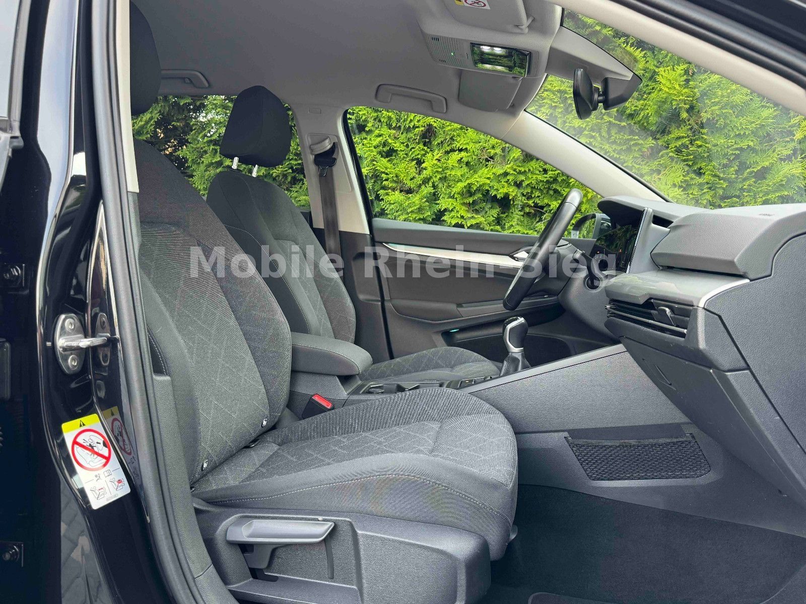 Volkswagen Golf 8 2.0 TDI Life - Samsaru's Car Outlet