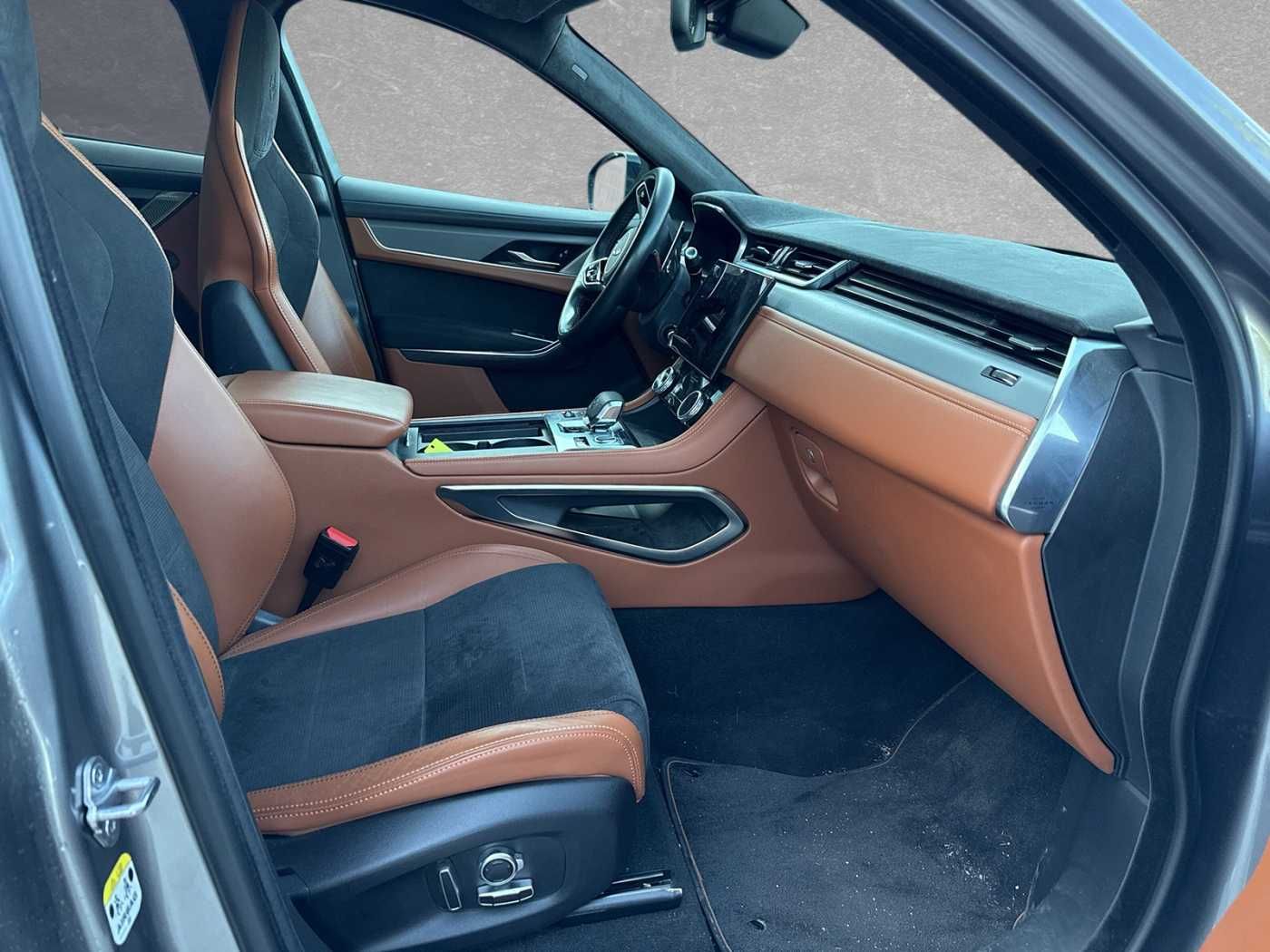 Jaguar F-Pace P550 SVR