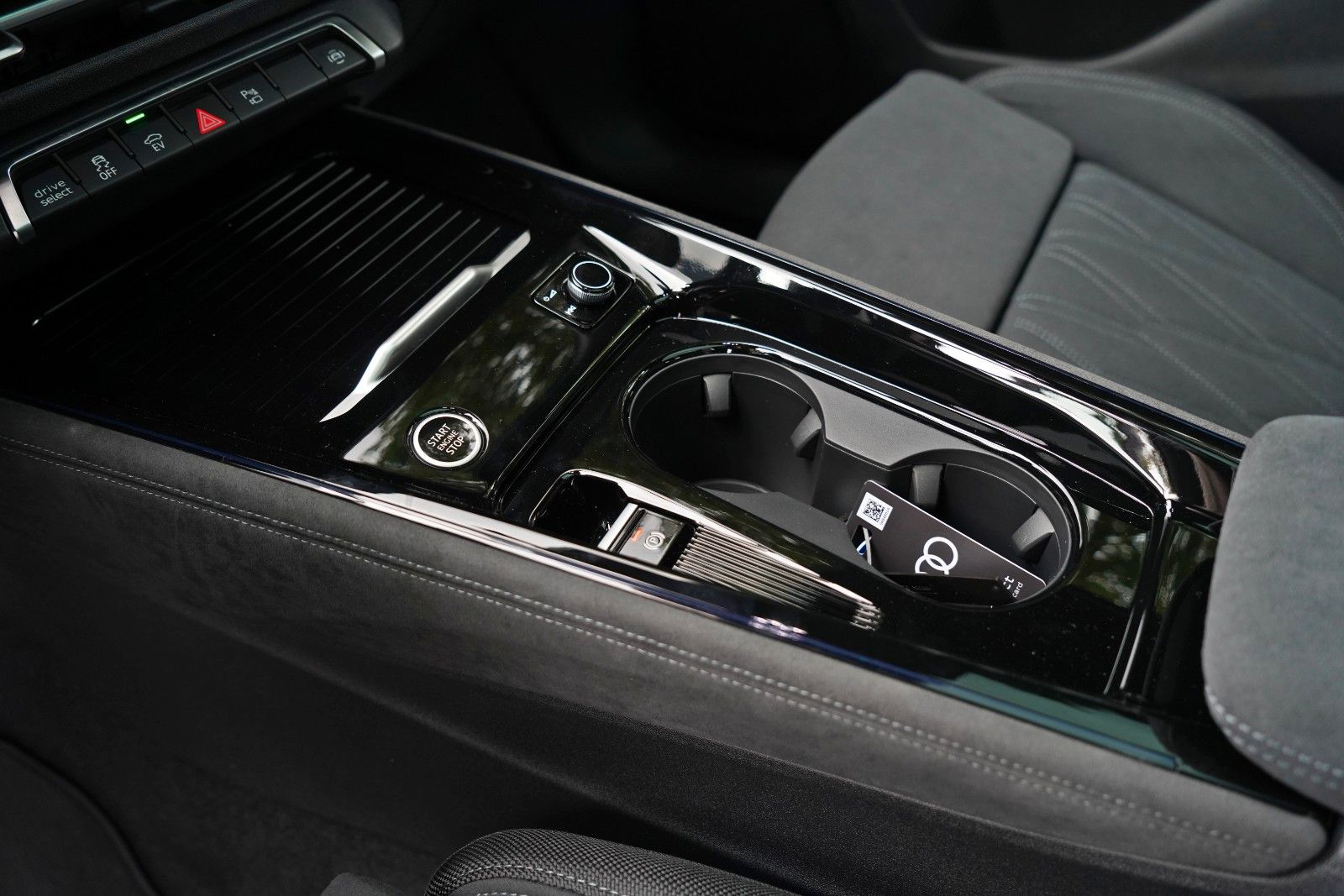 Audi Q3 SUV e-hybrid AHK S-LINE PANO TECH PRO MATRIX