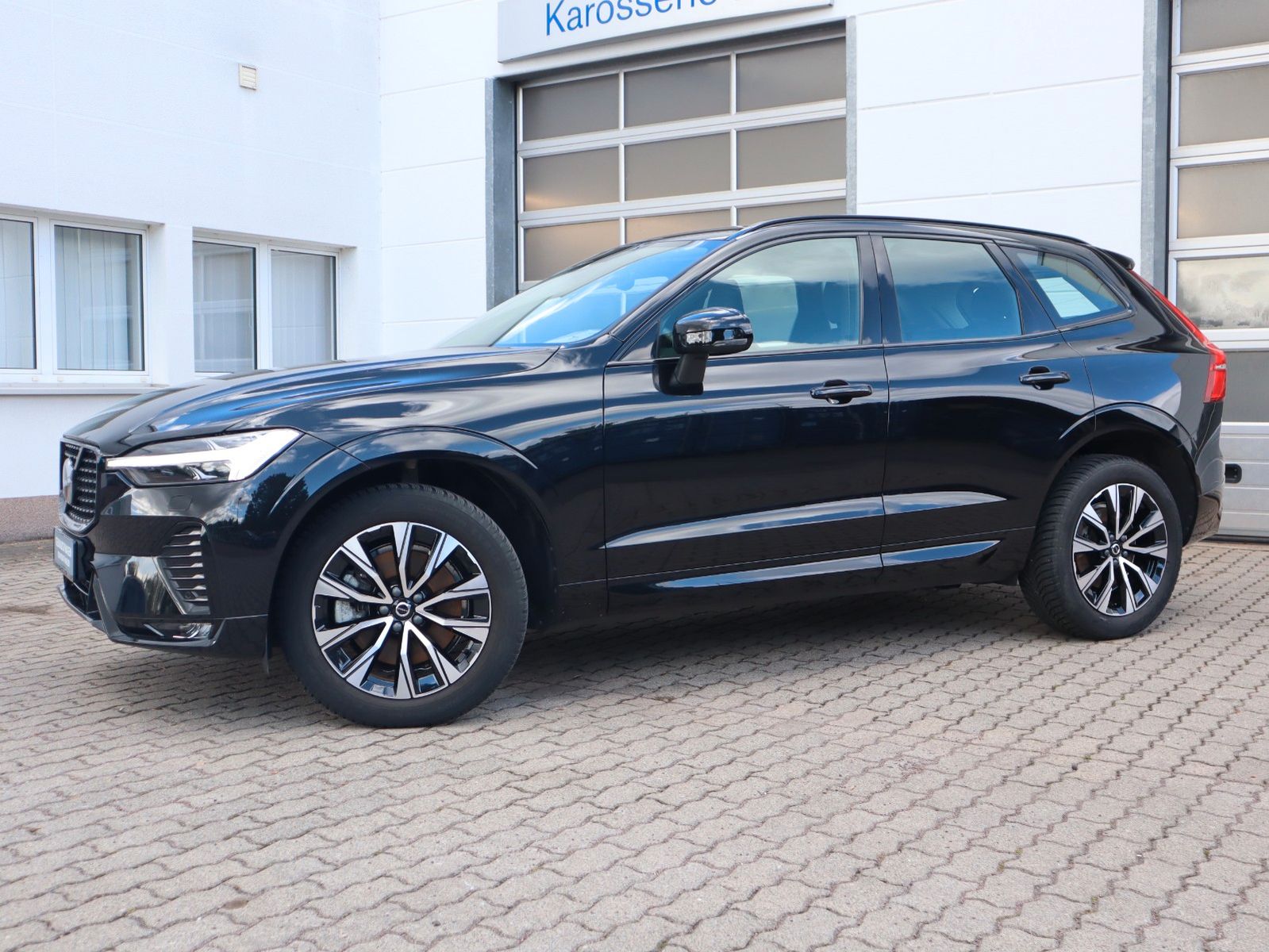 Volvo XC60 B4 Plus Dark AWD
