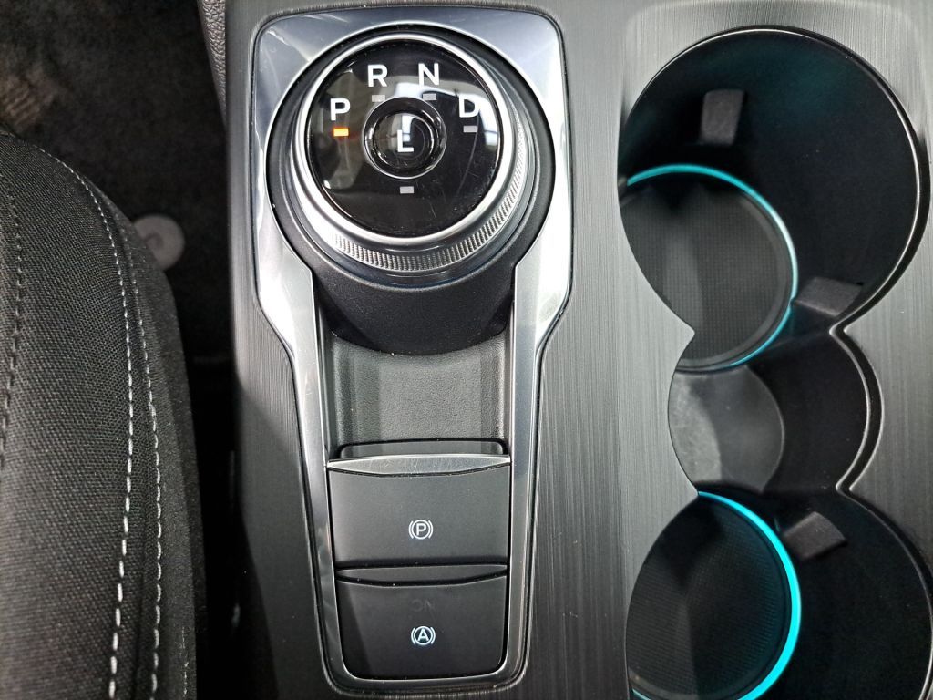 Ford Focus Turnier 1.5 Aut. TITANIUM NAVI RFK LED SHZ