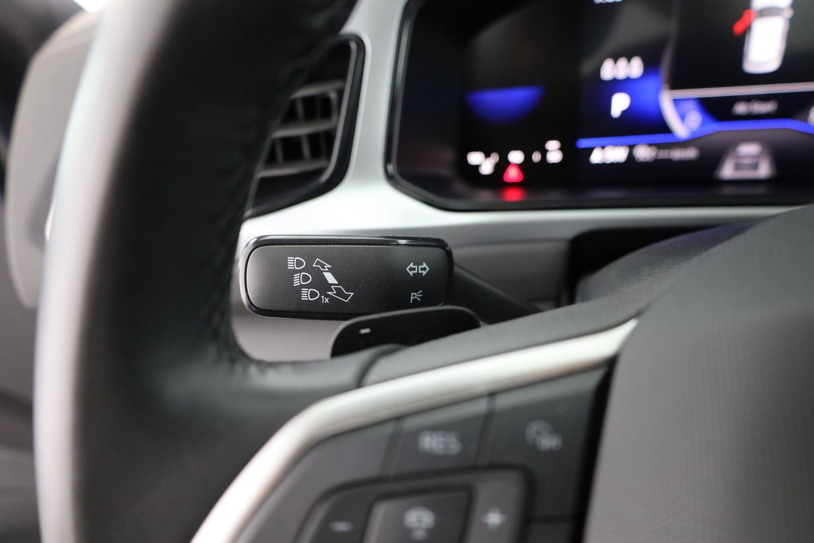 Volkswagen T-Roc 1.5 TSI DSG - Samsaru's Car Outlet