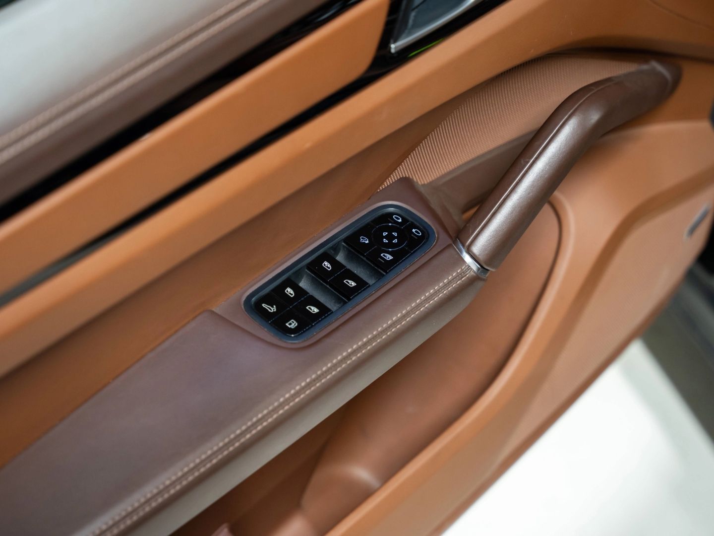 Porsche Cayenne E-Hybrid PDCC BOSE Surround View 18-Wege