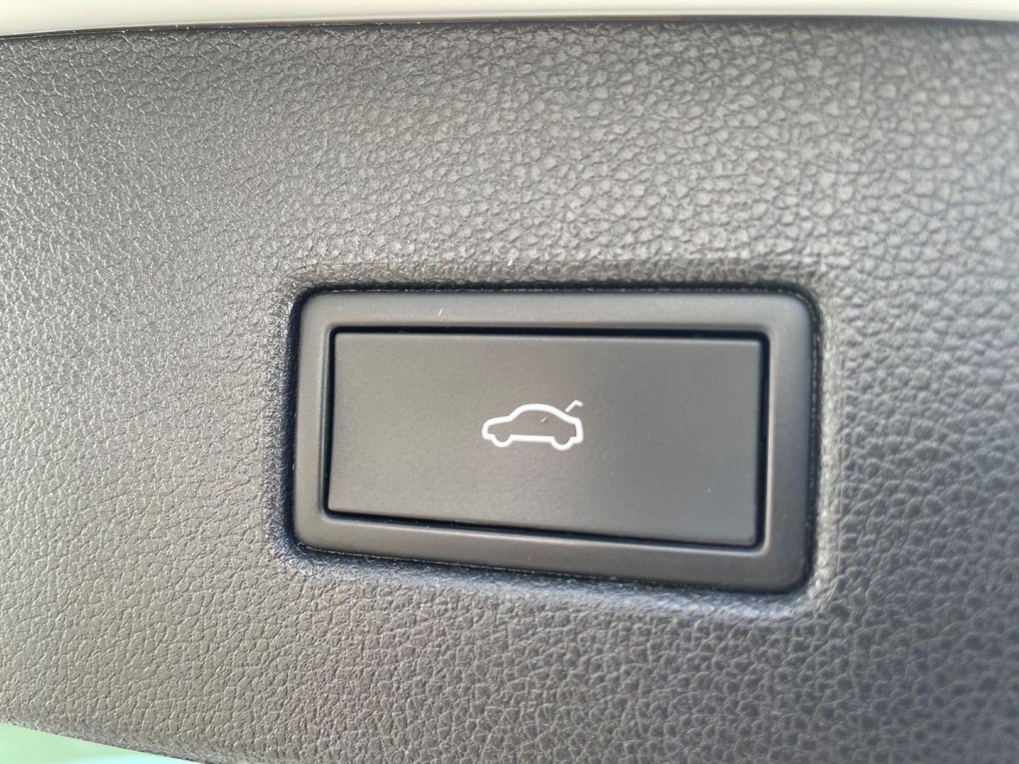 Volkswagen Tiguan Elegance 1.5 TSI - Samsaru's Car Outlet