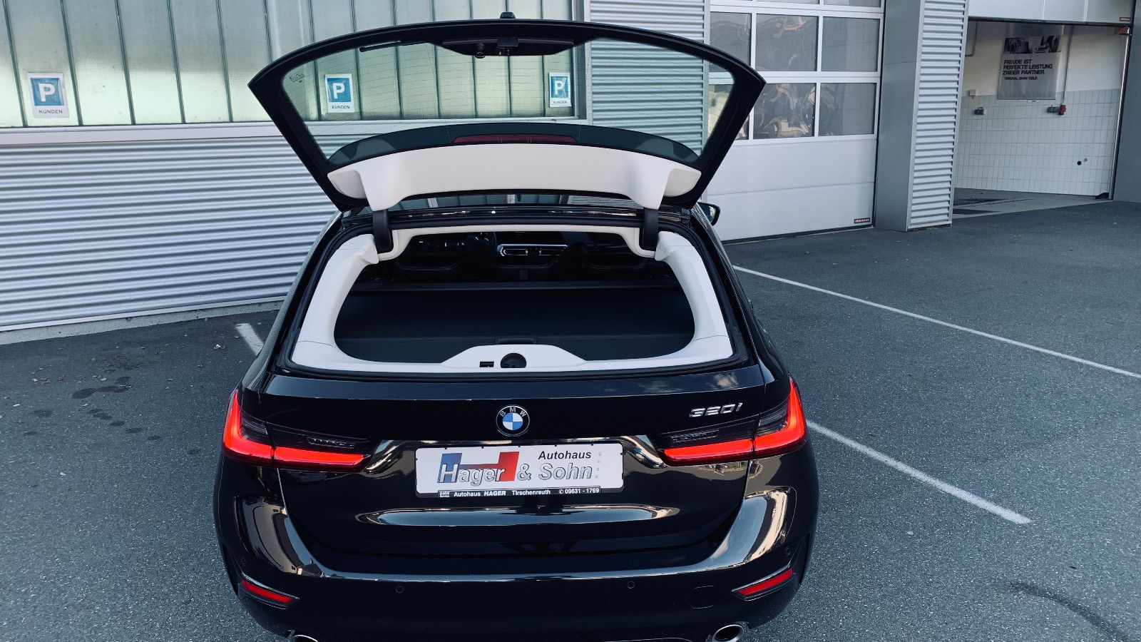 BMW 320i Touring Sport Line - Samsaru's Car Outlet