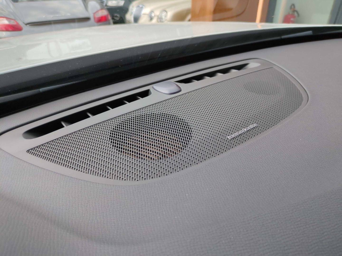 Volvo XC90 R Design Expression Recharge Plug-In Hybrid - Samsaru's Car Outlet