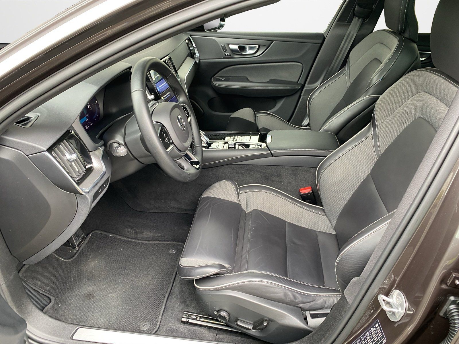 Volvo V60 T8 Plus Dark AHK*LED*StHzg*SHZ*WiPa*