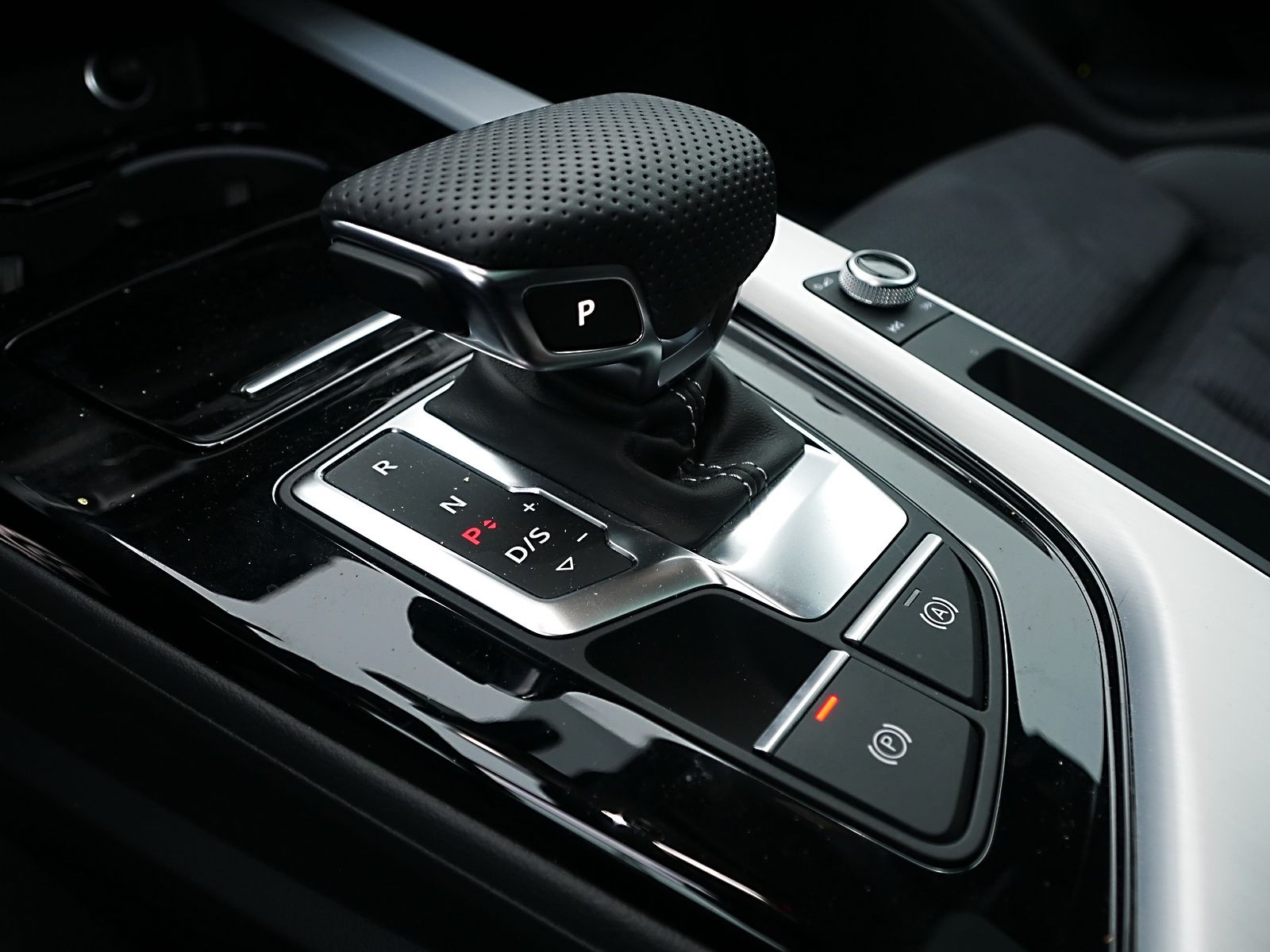 Audi A4 Avant 40 TDI S Line Int - Samsaru's Car Outlet