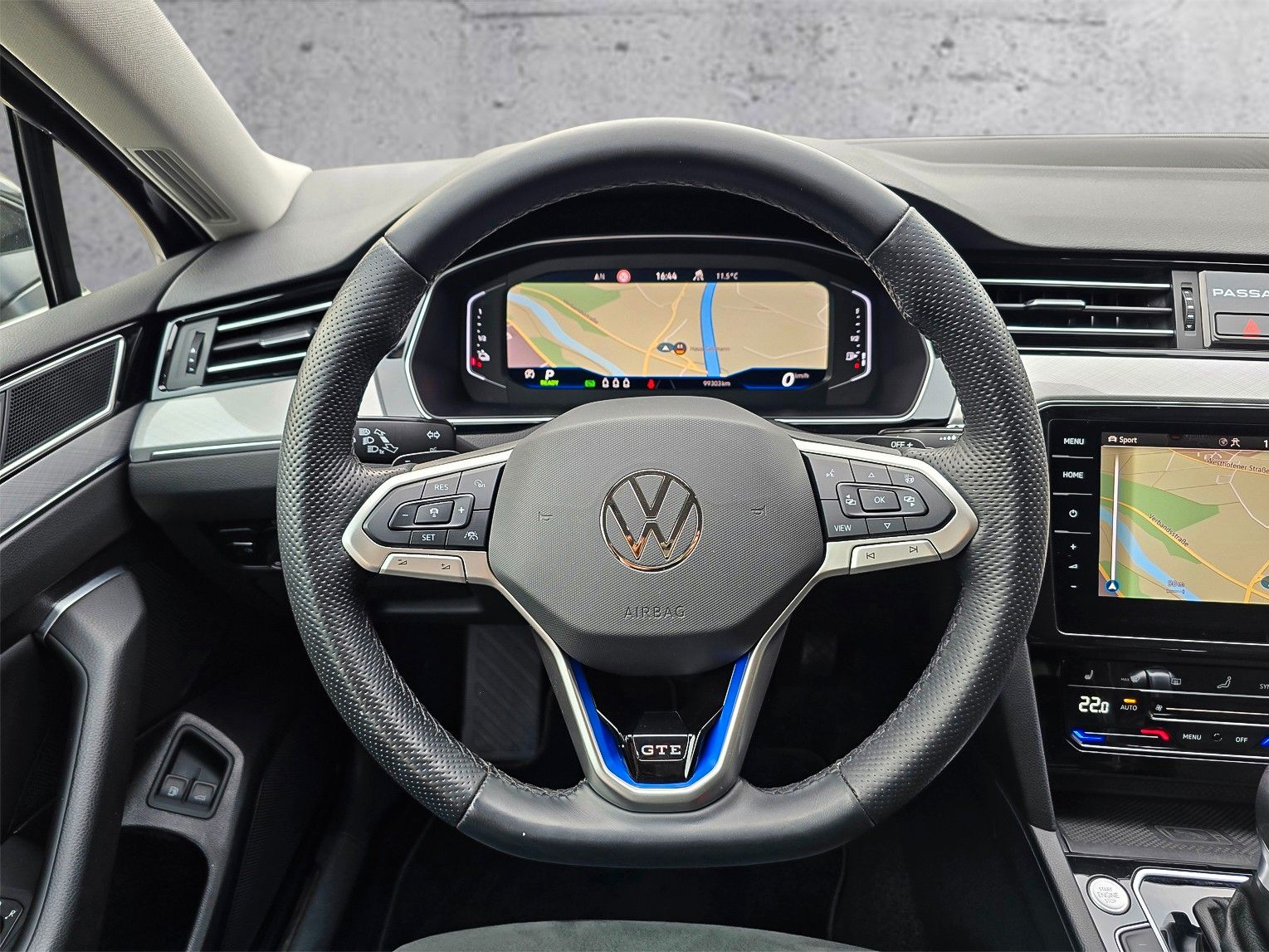 Volkswagen Highline 1.4 GTE DSG - Samsaru's Car Outlet
