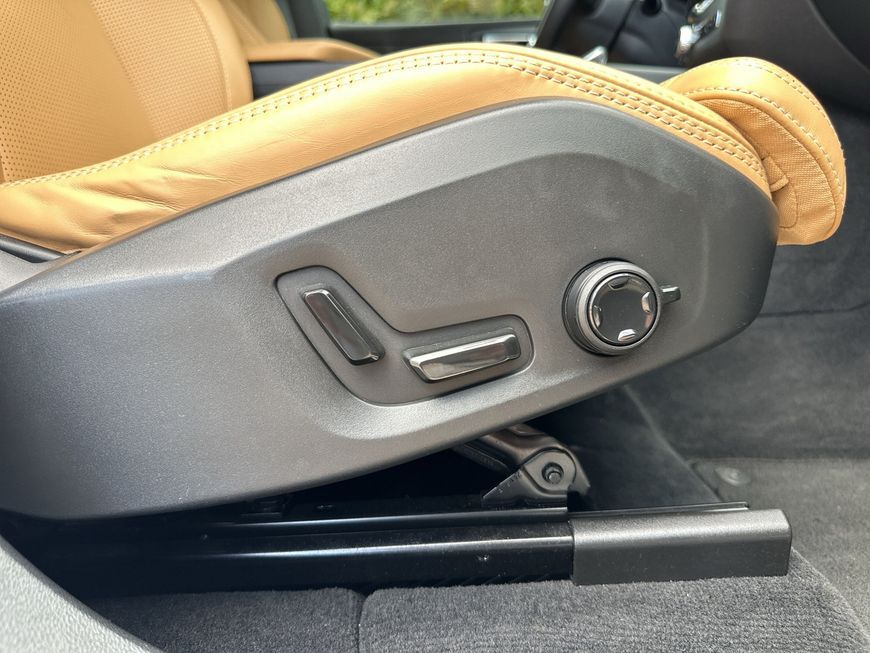 Volvo XC60 B5 B AWD Plus Dark