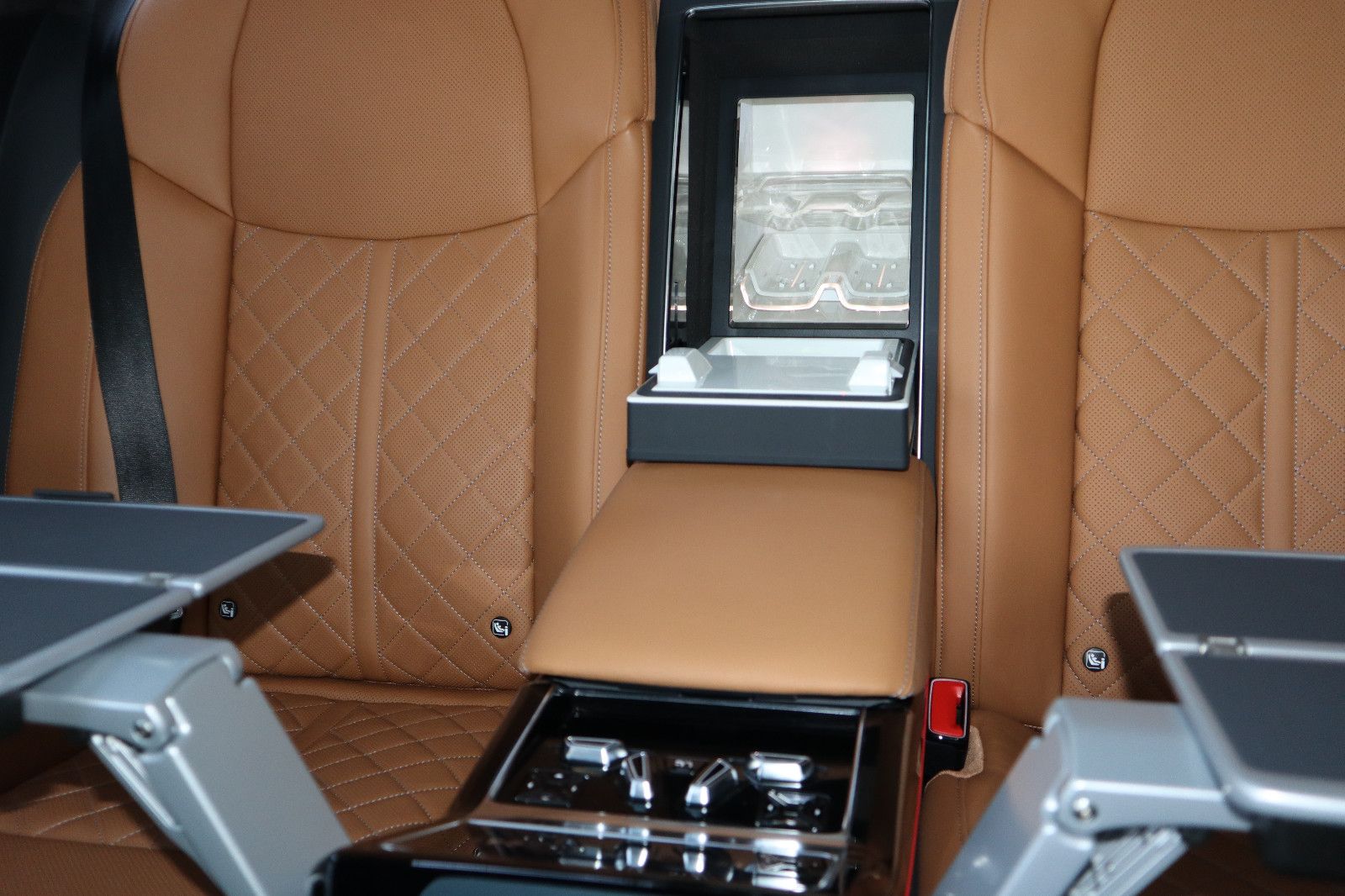Audi A8L 60 TFSIe lang S-Line - Samsaru's Car Outlet