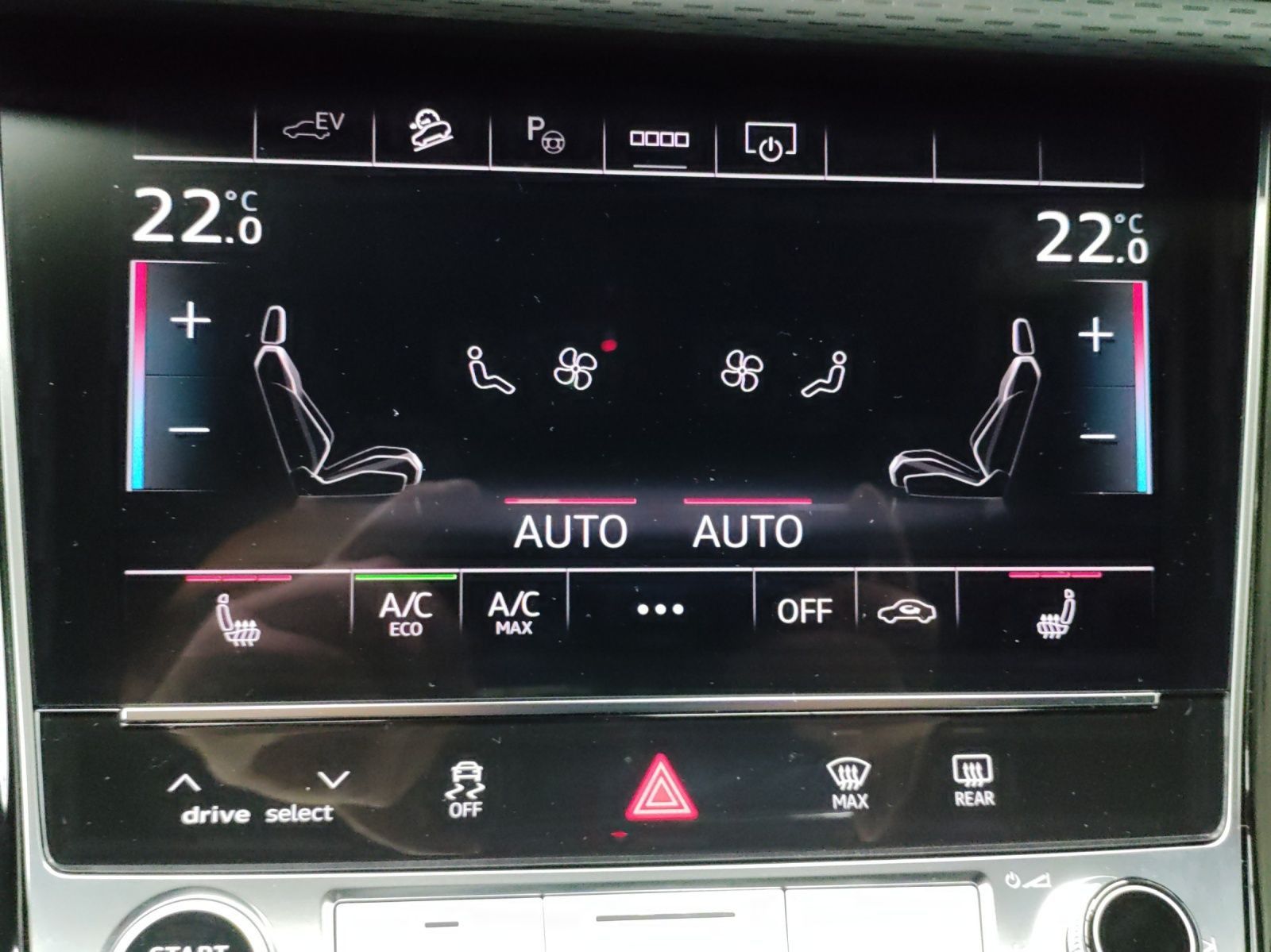 Audi Q8 TFSIe Q S LINE KAMERA NAVI AHK LM22